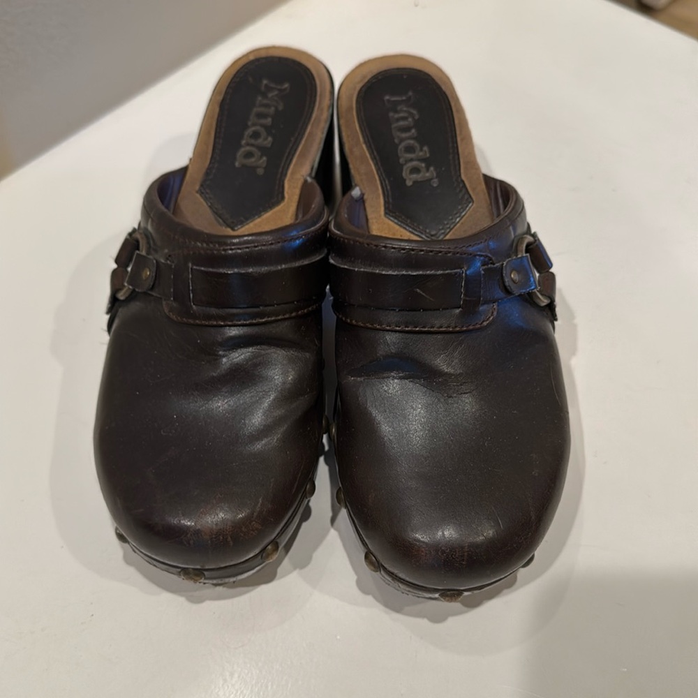 Mudd clogs.